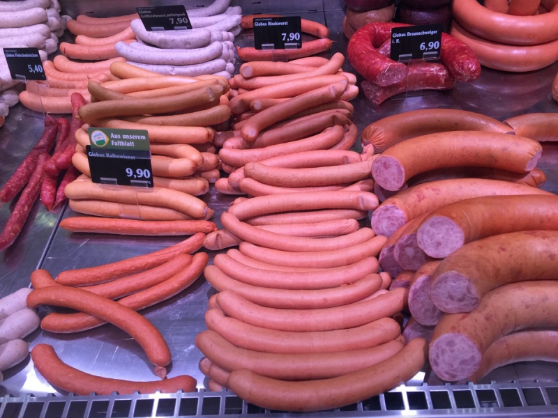 charcuterie-BERRE LES ALPES-min_sausages_meat_butchery-1069321